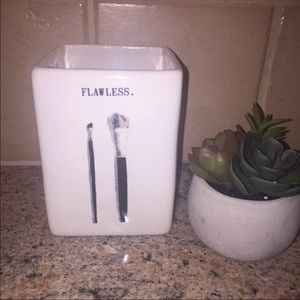Rae Dunn- Flawless Make-up Brush Holder